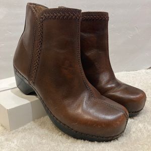 Dansko Women’s Brown Ankle Booties size 5.5-6 US